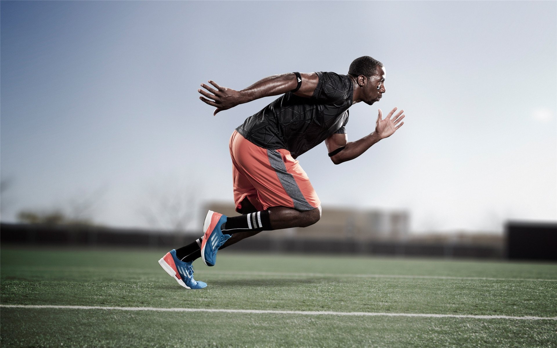 九游娱乐-球场内外：球员的公益行动感动千万球迷，打球内场和外场有什么区别