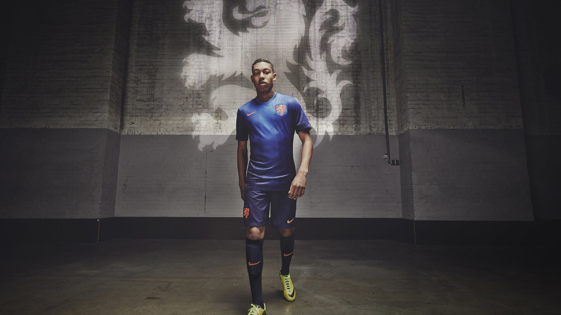 曼联防线全面崩溃,紧急调整战术,曼联进攻